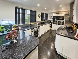 Kitchen- click for photo gallery